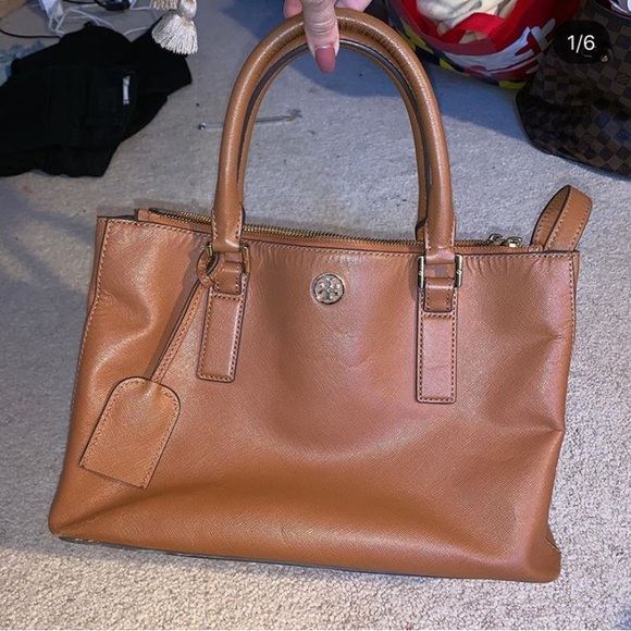 Tory Burch Handbags - NWOT Tory Burch tan purse